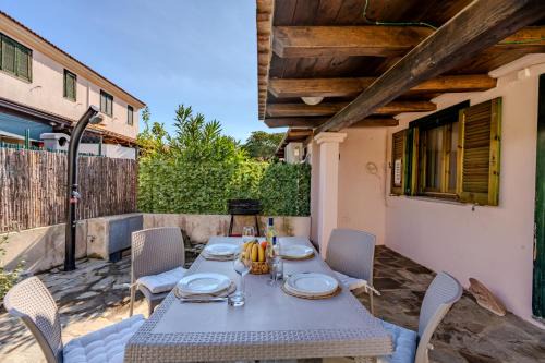 Case Peschiera-Lu Fraili Apartment | 5min dalla Spiaggia La Cinta - Villetta Elegante a San Teodoro
