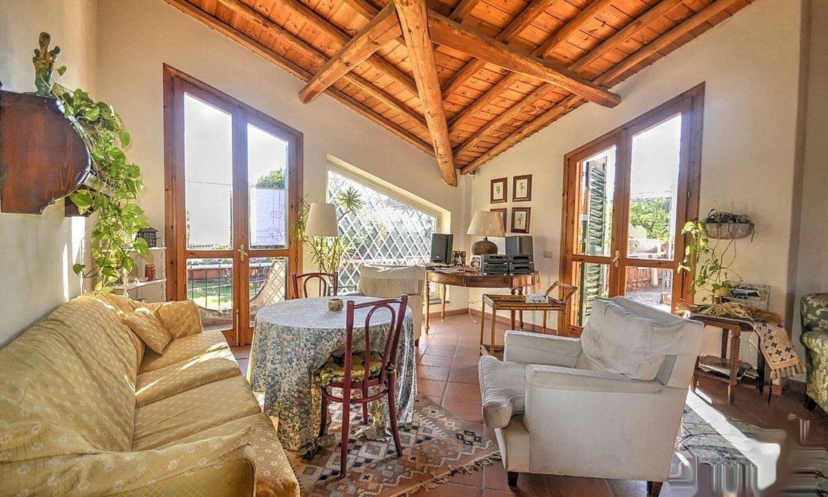 Acireale Apartment | Acireale B&B Double AC bedroom in villa with g