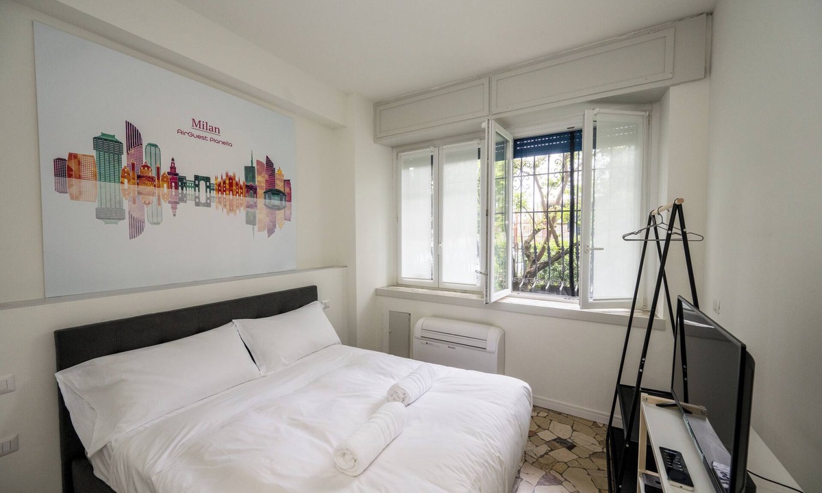 Milan House | Airguest Pianella Rooms