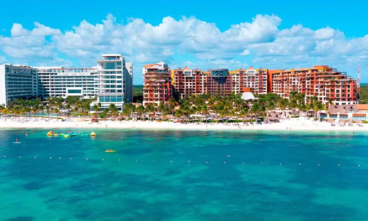 Playa Mujeres Condo | 🌞 All-Inclusive Optional OceanFront Beach Resort 🏖️~ 𝕏 @MyBeachSuites Rentals