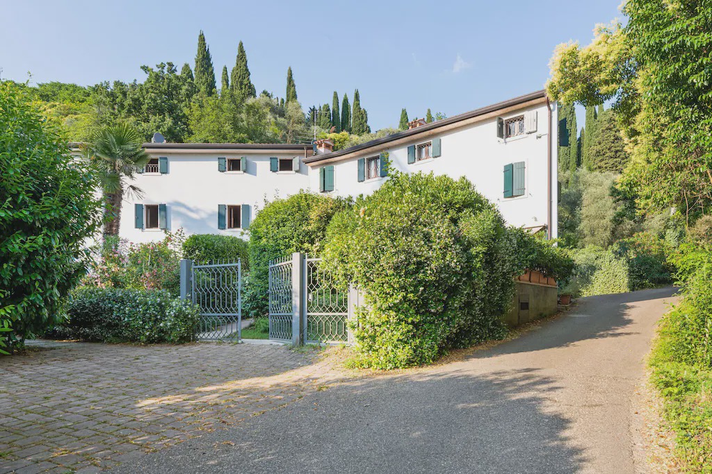 Pesina Spezie Apartment | An attractive residence on the Verona side of Lake Garda.
