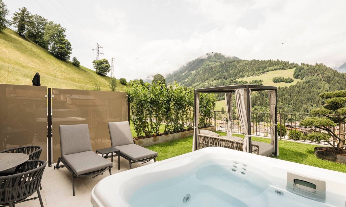 San Leonardo in Passiria Apartment | Apartment 'Les Ovis Jura 1 – New Opening May 2026 with Private Jacuzzi