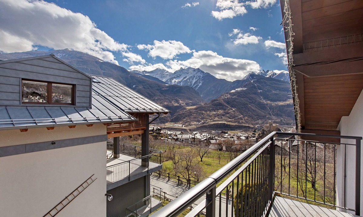 Saint-Pierre Apartment | Apartment 'A1' with Mountain View, Shared Garden and Wi-Fi