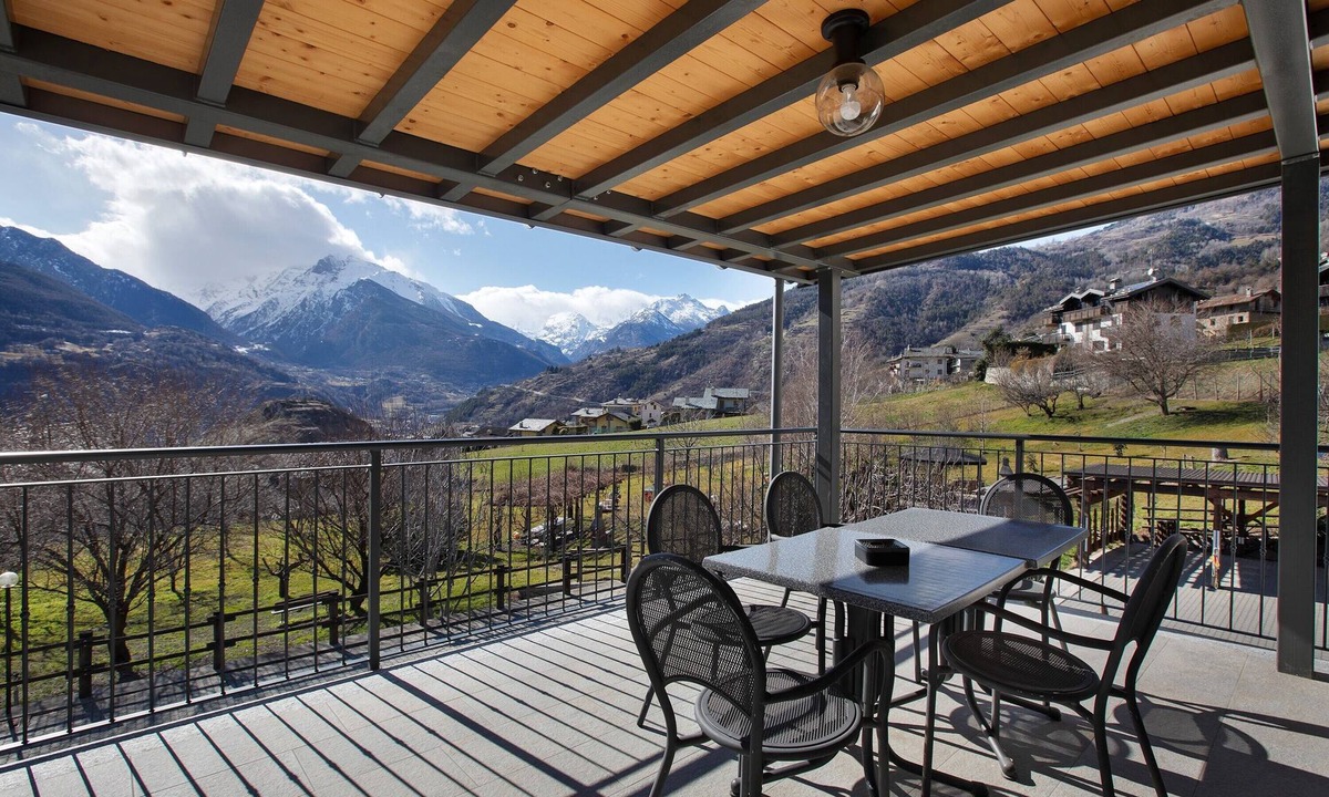 Saint-Pierre Apartment | Apartment 'A5' with Mountain View, Private Terrace and Wi-Fi