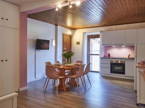 Claino Con Osteno Apartment | Apartment Ca' Dolce Osteno by Interhome