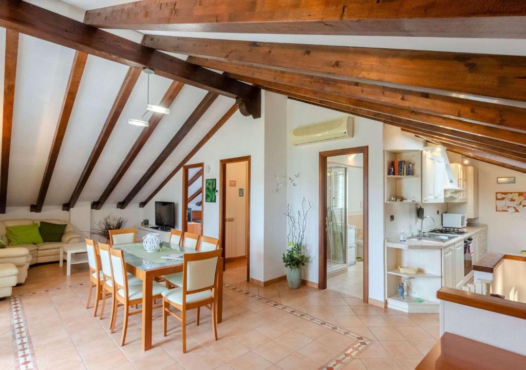 San Massimo Apartment | Apartment Ca du Pescou Charmantes Dachgeschoss in San Massimo by Interhome
