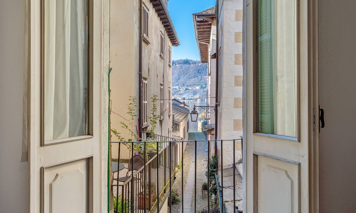 Orta San Giulio Apartment | Apartment 'Cabianchi Rosso - Imperial Suite' with Lake View, Private Terrace and Wi-Fi