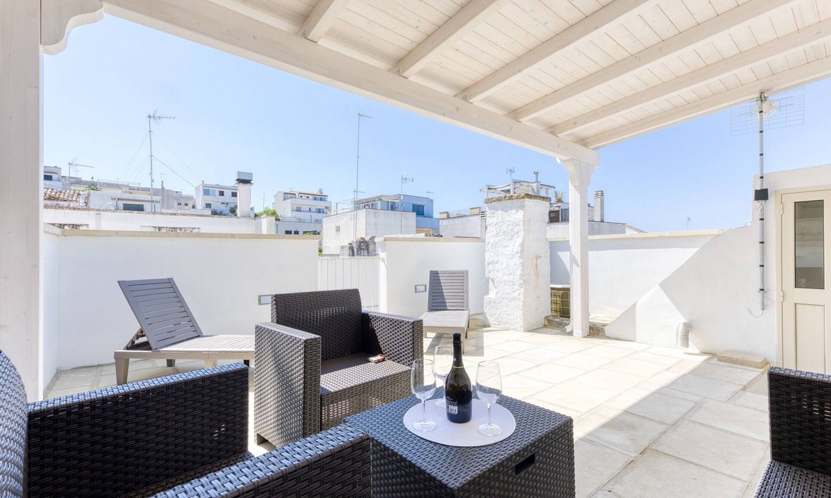 Specchia Apartment | Apartment 'Casa Don Michele' with Private Terrace, Wi-Fi and Air Conditioning