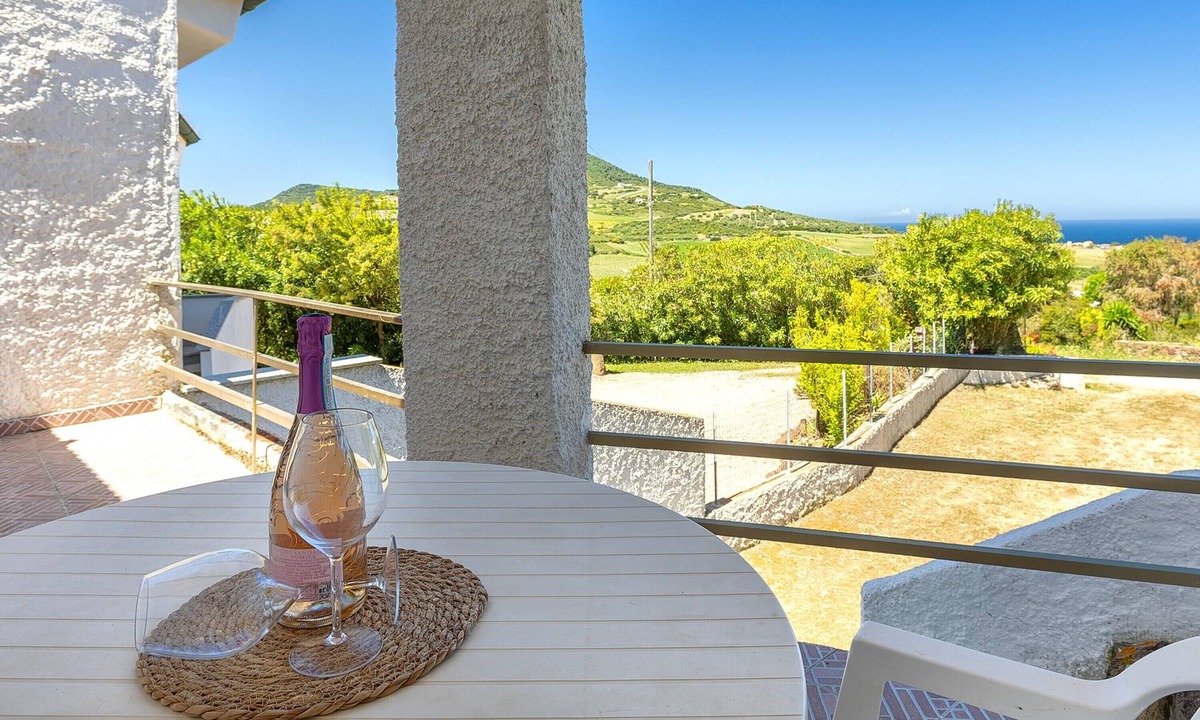 Valledoria Apartment | Apartment 'Con Terrazza' with Sea View, Wi-Fi and Air Conditioning