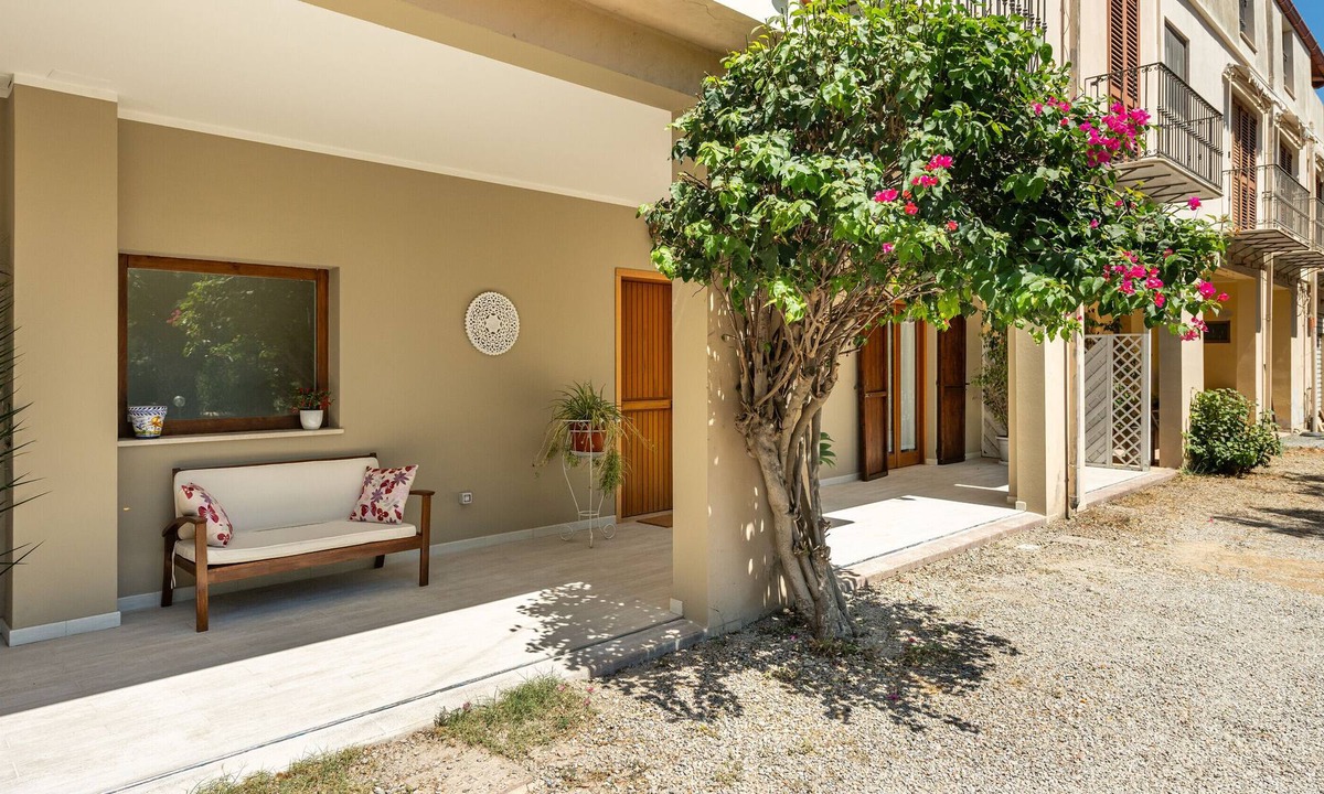 Selargius Apartment | Apartment 'Domus Giulia' with Private Terrace, Wi-Fi and Air Conditioning