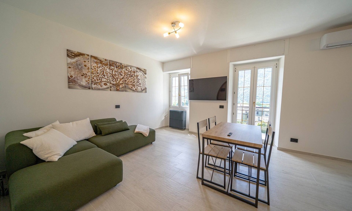 Postalesio Apartment | Apartment 'Giada Suite' with Mountain View, Wi-Fi and Air Conditioning