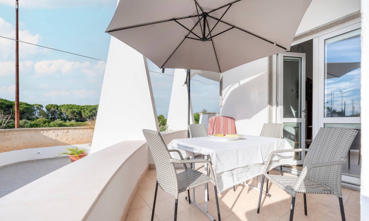 Melendugno Apartment | Apartment 'I 4 Venti - Apt 1' with Private Terrace, Wi-Fi and Air Conditioning