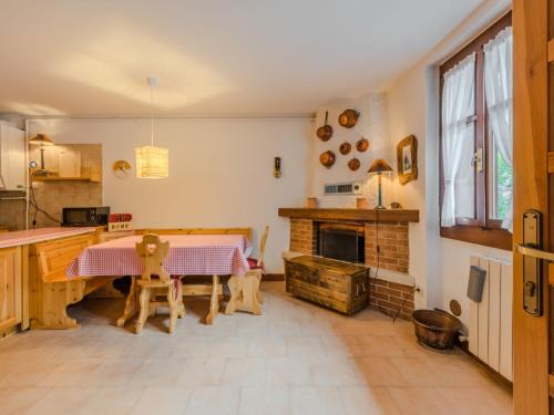 Sant'Antonio di Mavignola Apartment | Apartment Lo Chalet del Bepy by Interhome