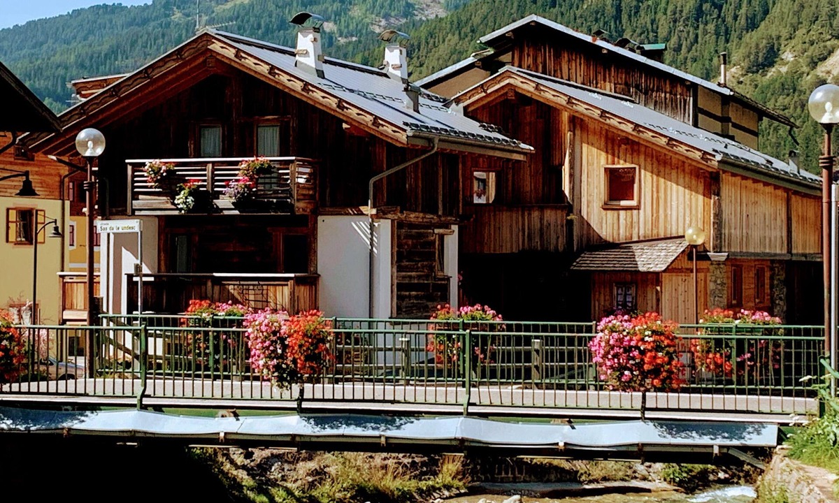 San Giovanni di Fassa Apartment | Apartment 'Rita' with Mountain View, Private Garden and Wi-Fi