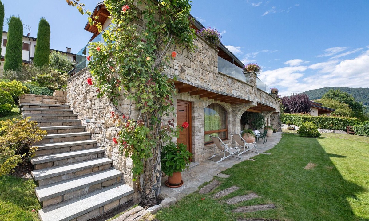 Pellio Intelvi Apartment | Apartment 'Villa Alessandra' with Lugano Lake View, Terrace and Wi-Fi