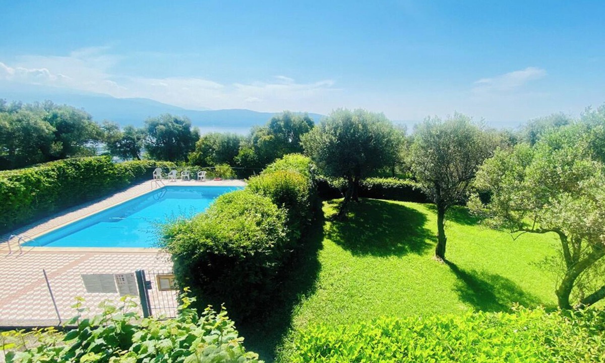 Toscolano Maderno Apartment | Apartment with air conditioning, sea view, swimming pool, Wi-Fi, quiet hill, parking.