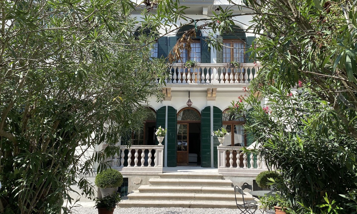 Santa Maria in Stelle Apartment | Apartment with garden in a period villa on the seafront