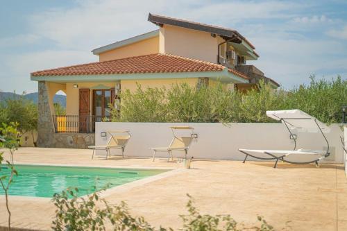 Monte Longu Apartment | Appartamento Posada 6 posti letto con piscina e parcheggio vicino al mare