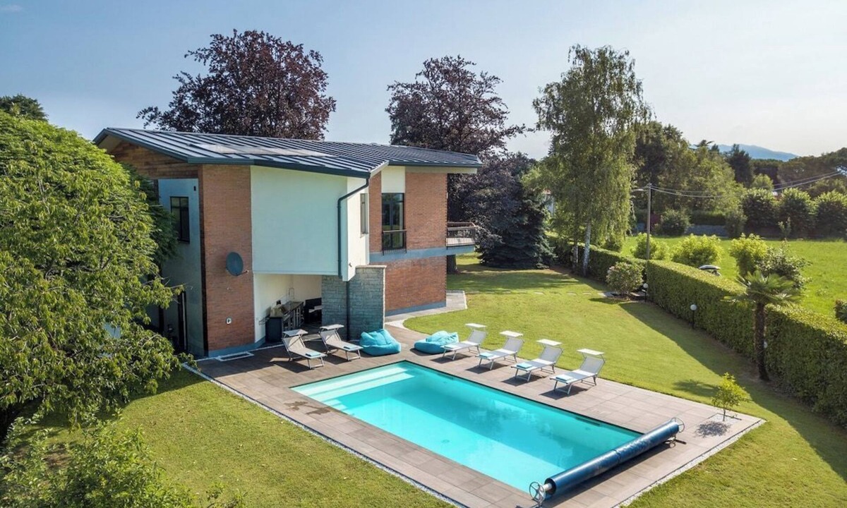 Lesa Villa | Aurora Villa with pool in Lesa