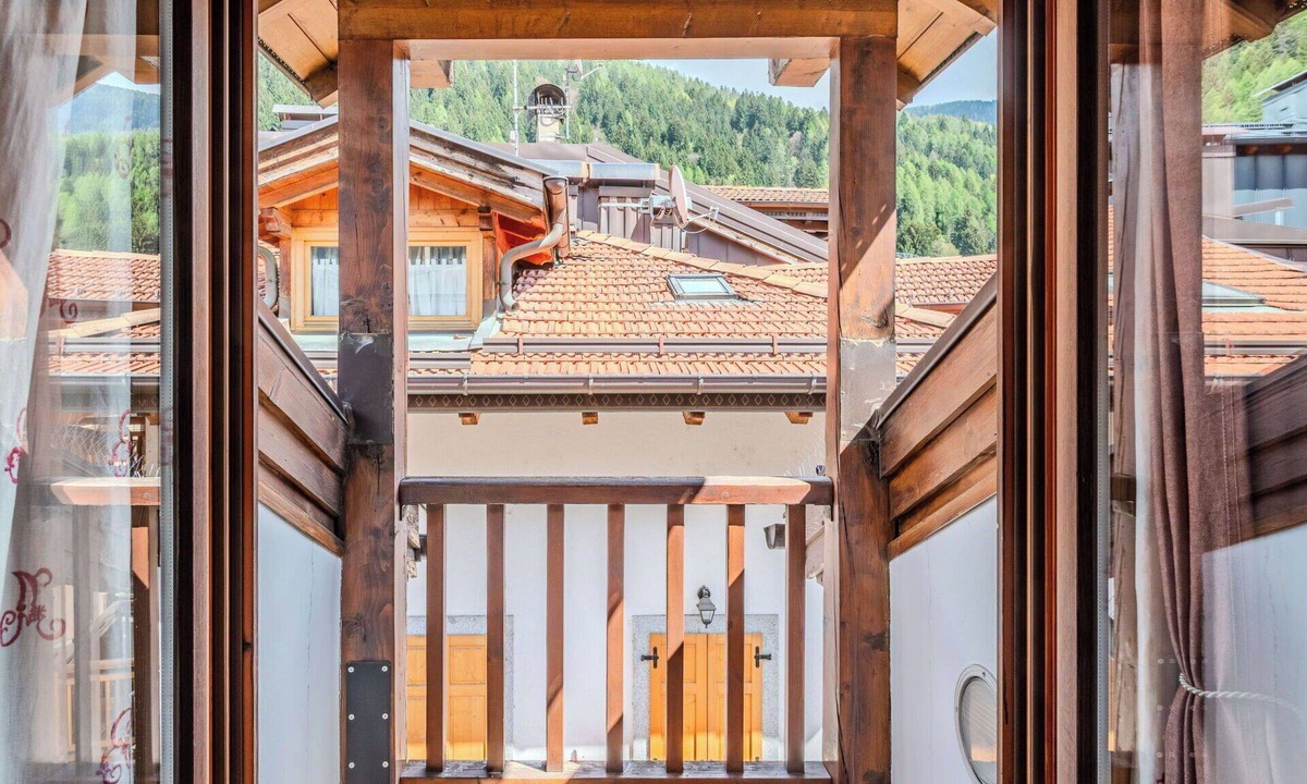 Pinzolo Apartment | Beautiful apartment for 4 guests with WIFI, TV and balcony