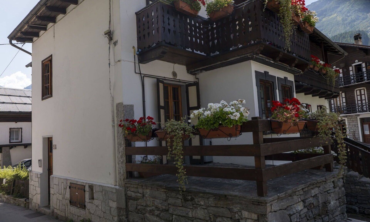 Macugnaga Apartment | Beautiful apartment for 6 people with WIFI, TV, balcony, pets allowed and panoramic view