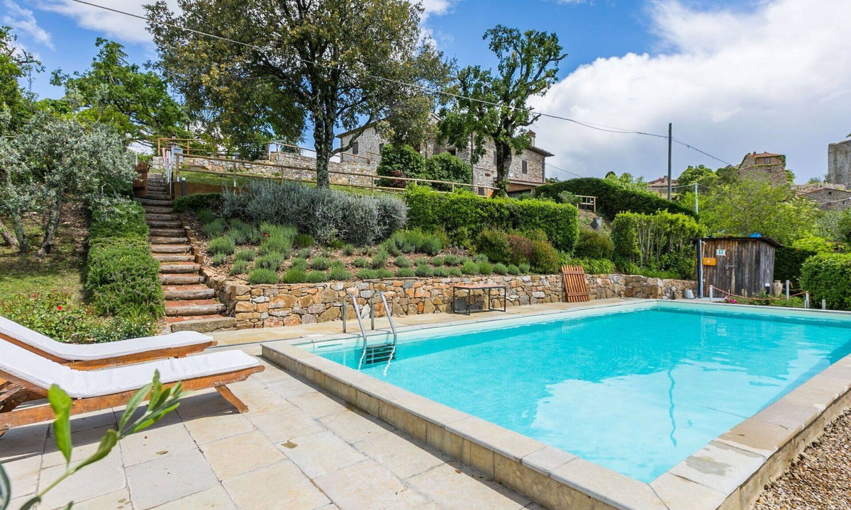 Bucine Villa | Beautiful apartment in villa with pool, A/C, WIFI, TV, terrace, pets allowed and panoramic view