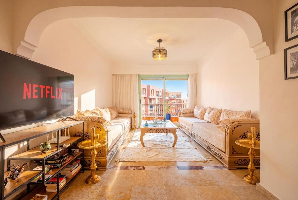 Majorelle Apartment | Beautifully situated facing the Jardin Majorelle Pool & Parking