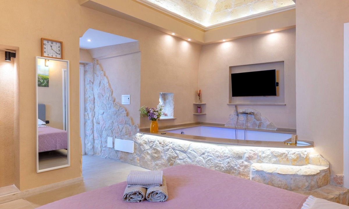 Massafra Bed & Breakfast | Bed and Breakfast 'Super Luxury' with Private Garden, Wi-Fi and Air Conditioning