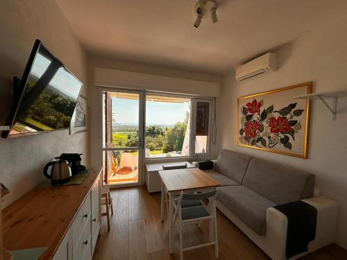 Is Molas Apartment | Bilocale Is Molas Design, Giardino e Relax