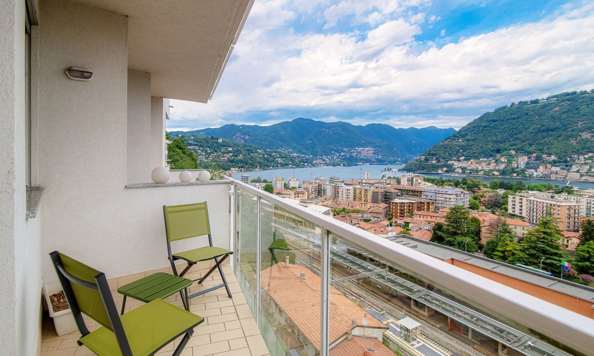 Como Apartment | Bird's Eye View