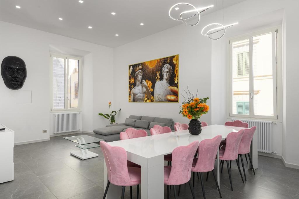 Santa Croce Apartment | Borghese Palace Luxury Apartment