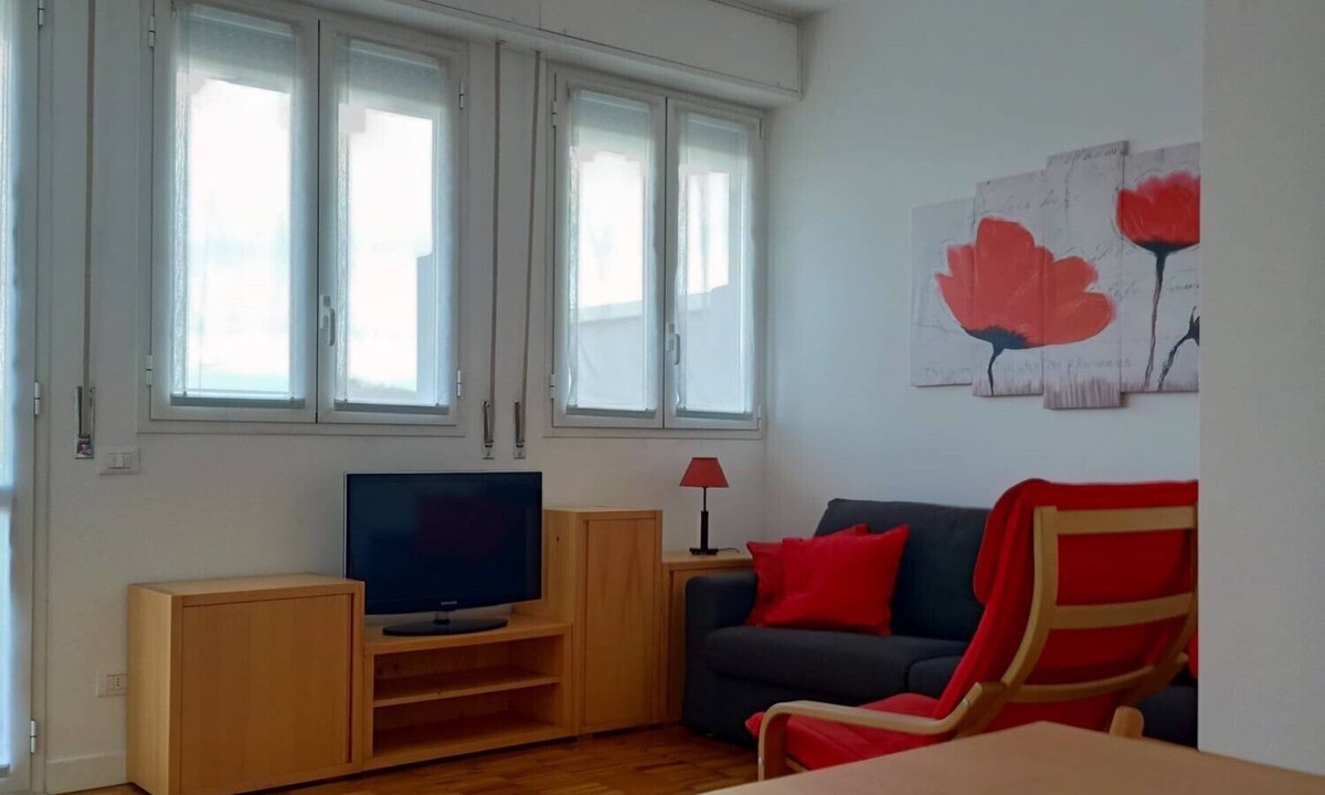 Cagnola Apartment | Bright and modern one-bedroom apartment with terrace.