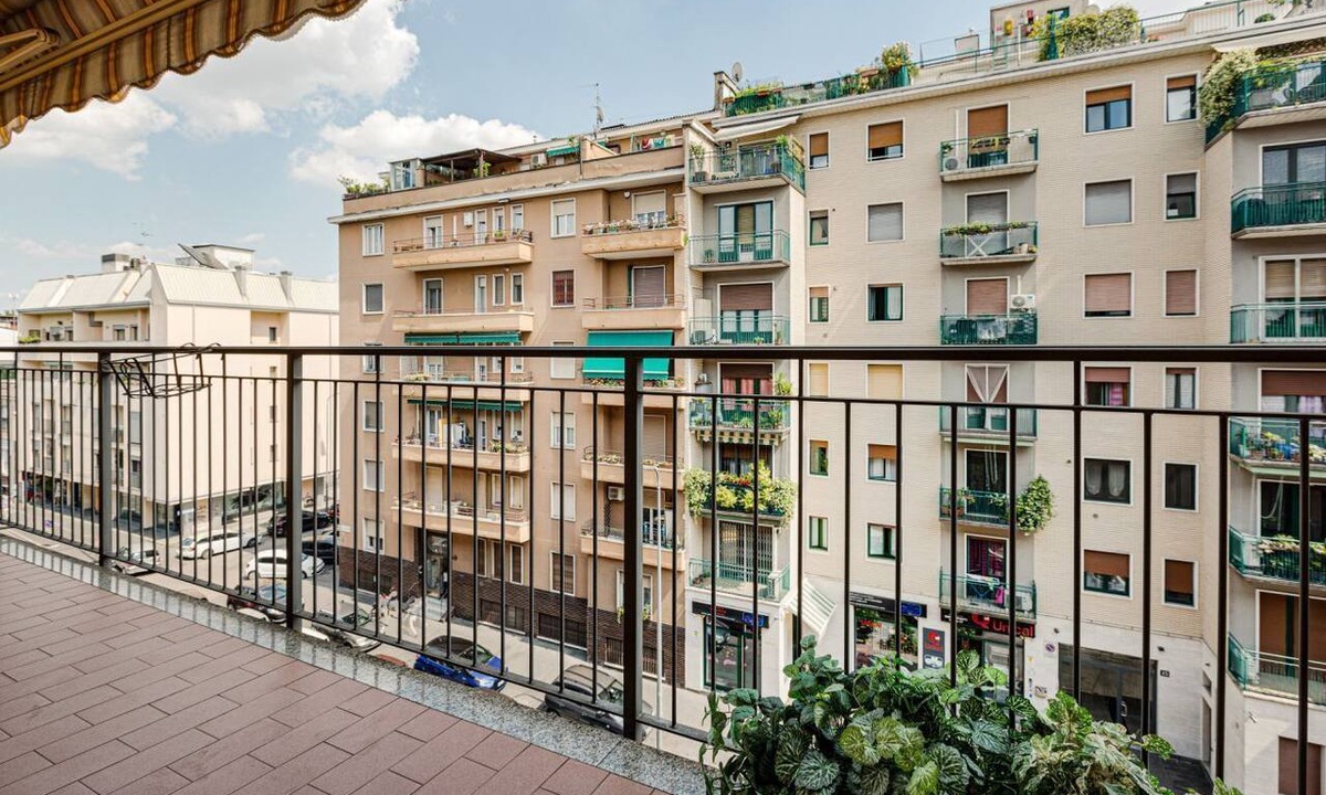 Villapizzone Apartment | Bright studio apartment with balcony and garage included
