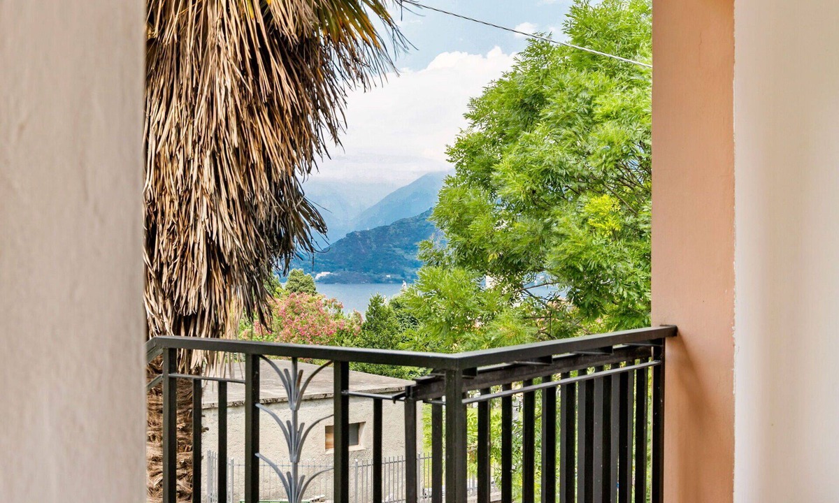 Vignola House | Casa Ambrogio, 3Br with Parking By Halldis
