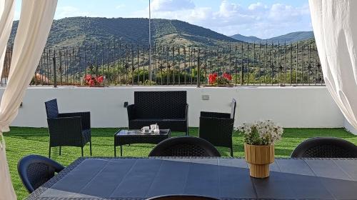 San Lorenzo House | Casa Brocca - relaxing veranda Welcomely
