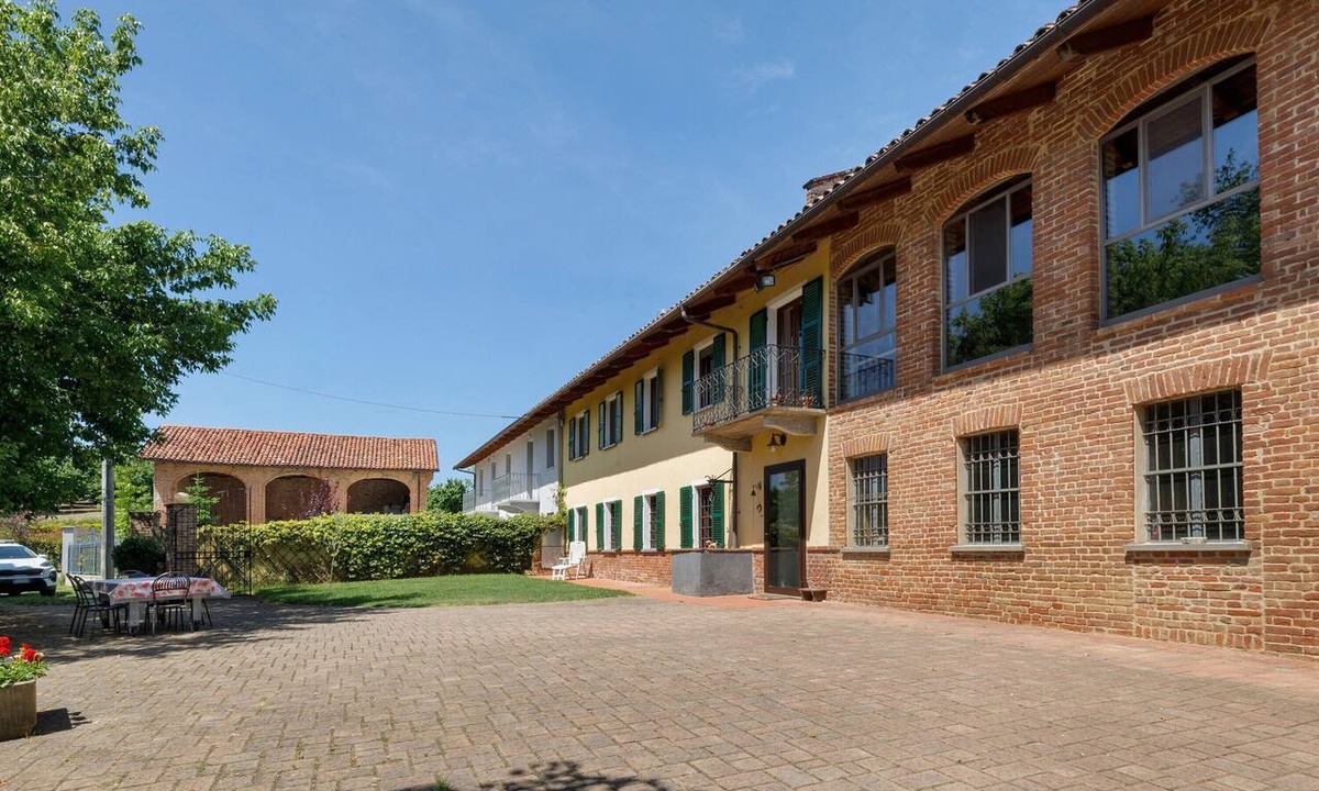 Tigliole House | Casa 'Centomila Volte Benvenuti'