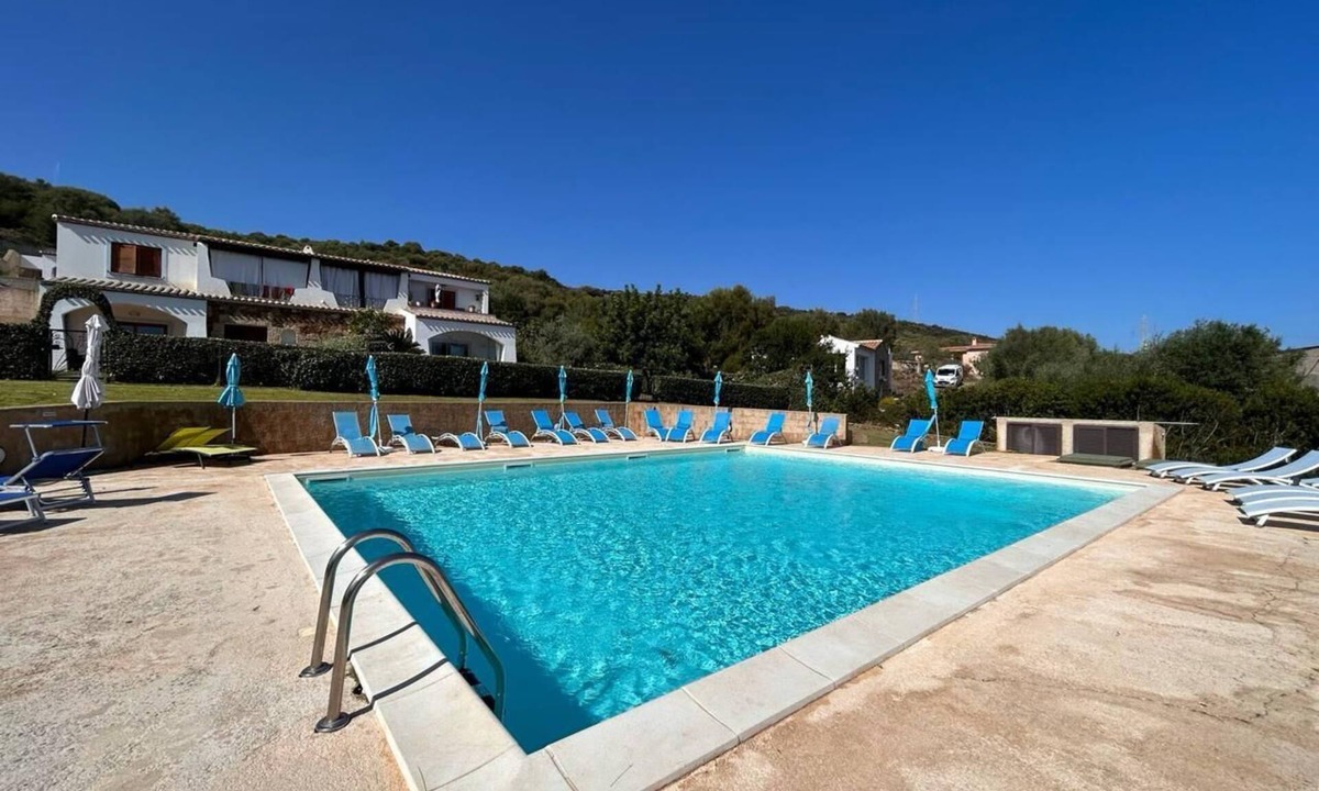 Budoni Apartment | Casa Delfino with Pool, near Budoni beaches