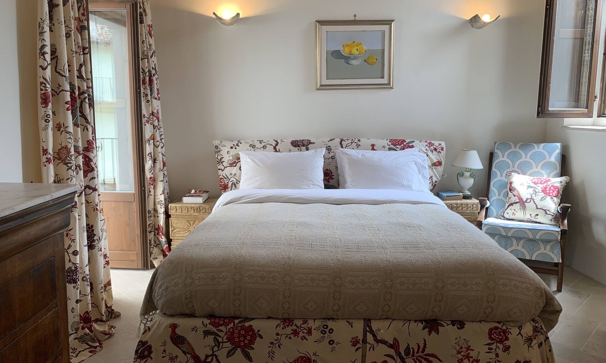 Pacentro House | Castle-view holiday home nestled in national park