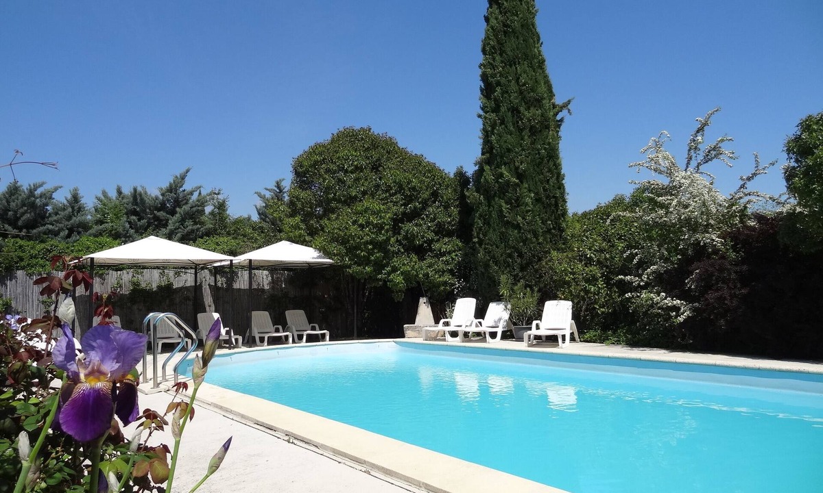 Apt Apartment | Charming cottage with pool, fountains, mill, park and plane trees