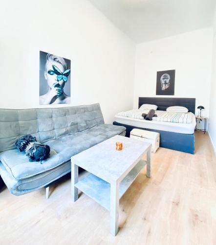 Schottenfeld Apartment | Comfortable 5BR Accommodation 7 Min to Westbahnhof