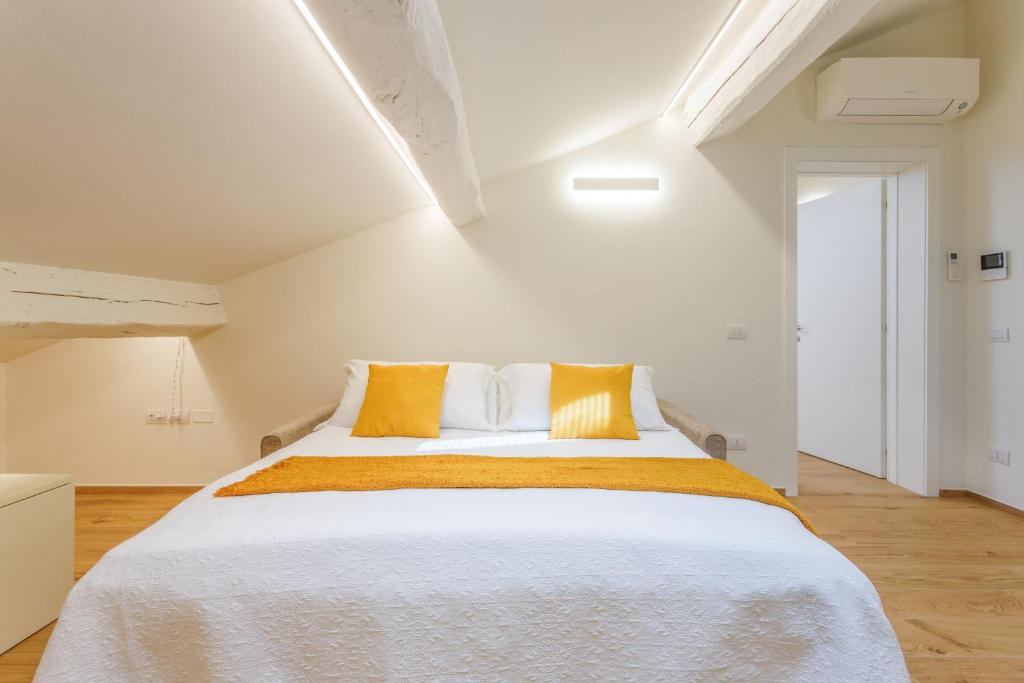 Old Town Apartment | Corso Adriano 13 - Via Emilia