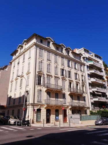 Thiers Apartment | Cosy central studio Nice Rossini large balcony AC