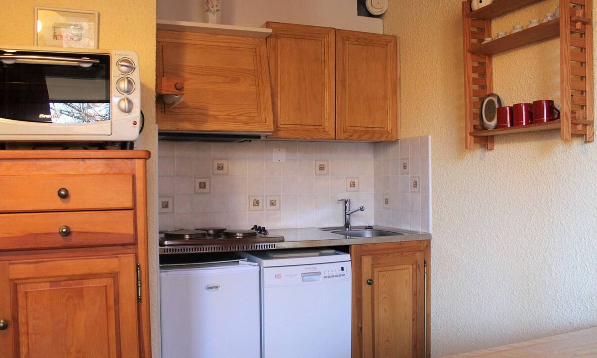 Les Claux Apartment | Cozy Mountain Studio, 4 Sleeps, Near Slopes & Shops, Balcony, Quiet Area