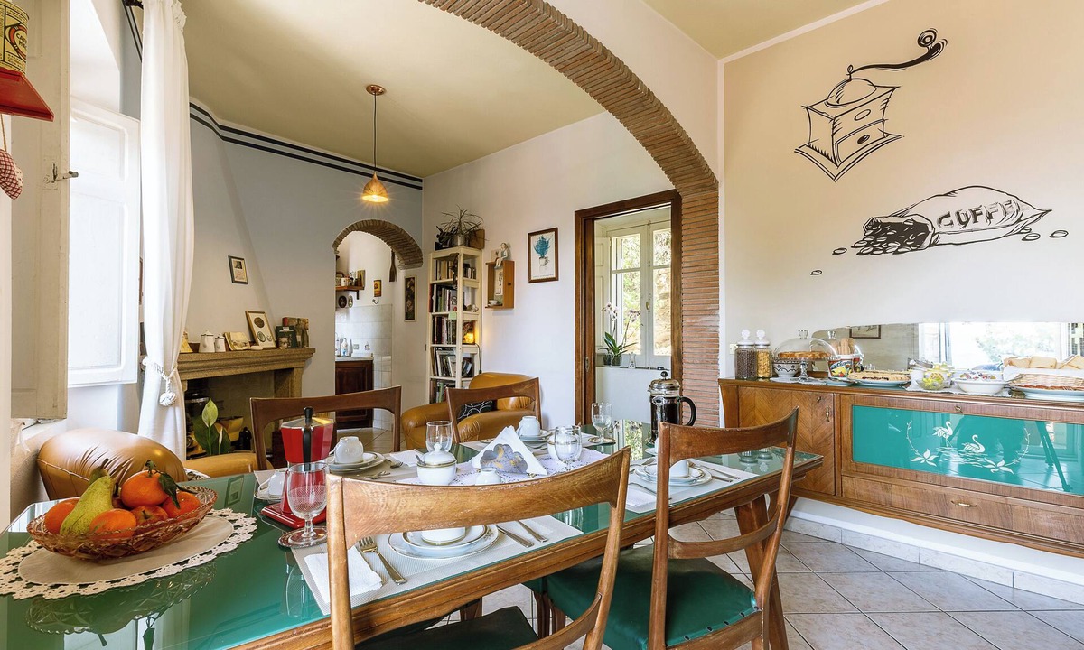 Baunei Bed & Breakfast | Cozy vintage B&B & Art Studio, with watercolor courses available!