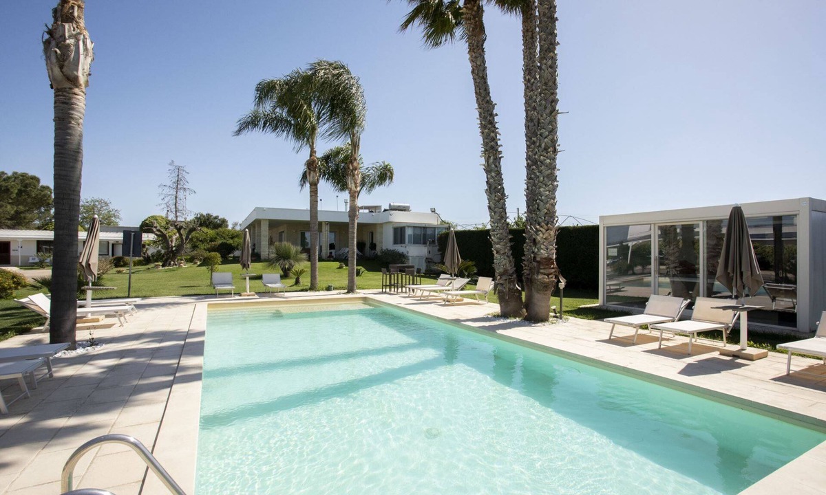 Leverano House | Dalesco Studio Apartment 4 | villa with pool