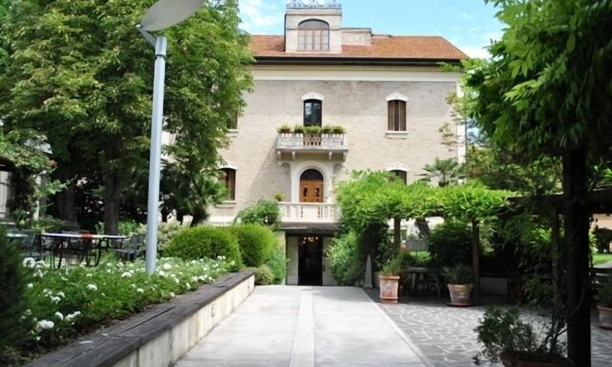 Ponte San Giovanni Hotel | Deco Hotel