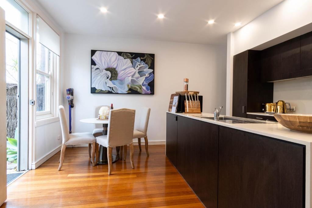 Glebe Apartment | Eggie's Nest - Luxurious City Apartment