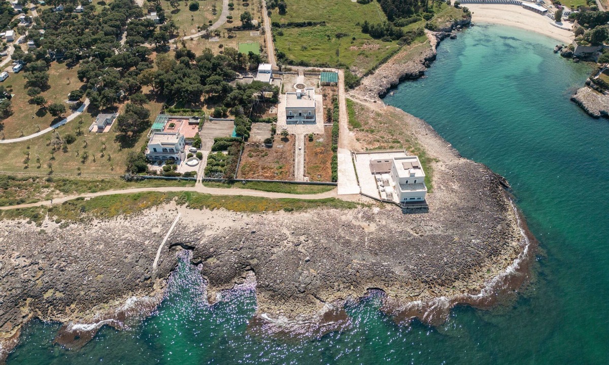 L'Assunta Villa | Exclusive beachfront villa, 6 bedrooms, garden, Monopoli