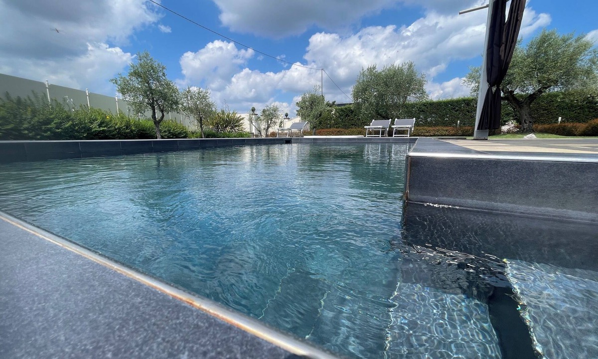 Altopascio Villa | Exclusive Tuscan Villa with Black Pool & Jacuzzi
