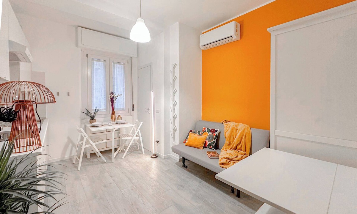 Centro Direzionale House | Flatsharing - Campanini Orange suite